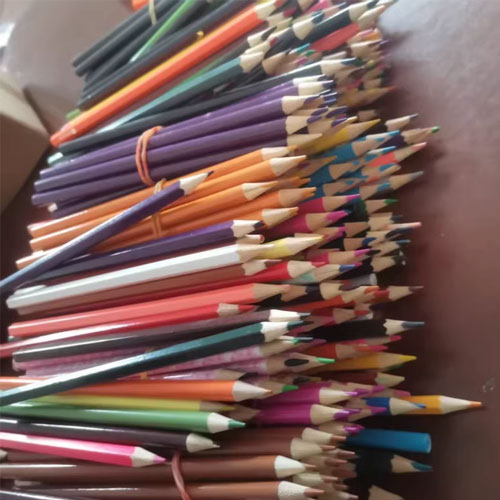 彩铅100支19.8包邮清仓库存处理 彩铅100支19.8包邮清仓库存处理